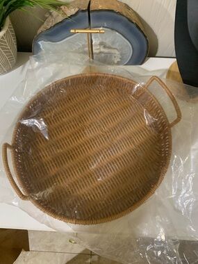 Amazon Round Woven Tray in Warm Brown with Handles